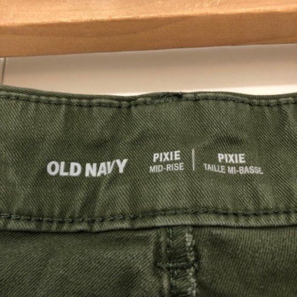 Old Navy Green Pixie Pants - Picture 4 of 4